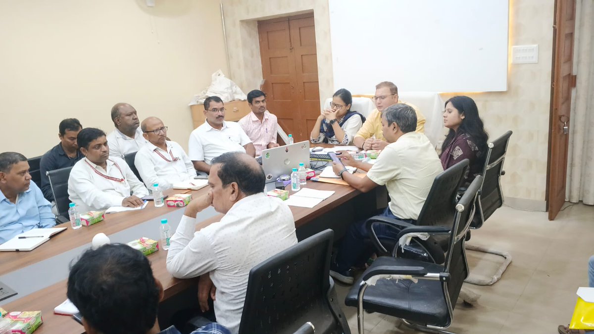 DEO_dhanbad's tweet photo. Nav Bharat Literacy Programme
District Committee reviewed 21 key education priorities and related matters, including UDISE, APAAR, SMC, DBT &amp; DMFT and more.
Also discussed Literacy Fortnight 4–14 Sept, Assessment Exam 20 Sept, Jan Chetna Kendras, Kala Jathas &amp; training. https://t.co/2GDvjQREpZ