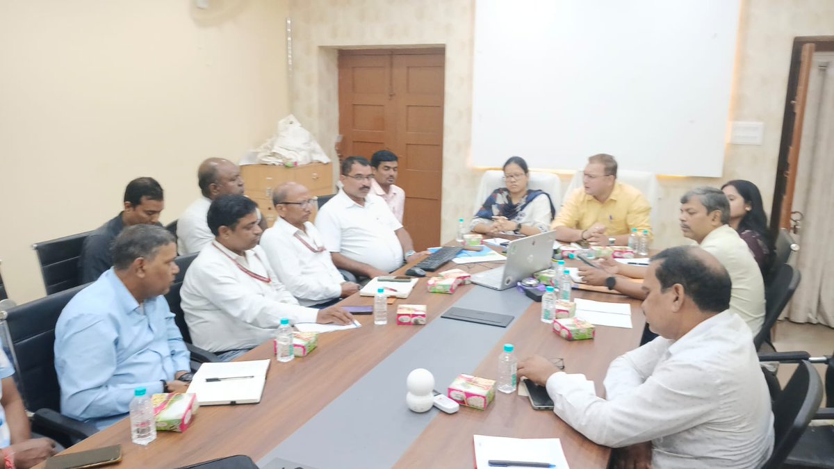 DEO_dhanbad's tweet photo. Nav Bharat Literacy Programme
District Committee reviewed 21 key education priorities and related matters, including UDISE, APAAR, SMC, DBT &amp; DMFT and more.
Also discussed Literacy Fortnight 4–14 Sept, Assessment Exam 20 Sept, Jan Chetna Kendras, Kala Jathas &amp; training. https://t.co/2GDvjQREpZ