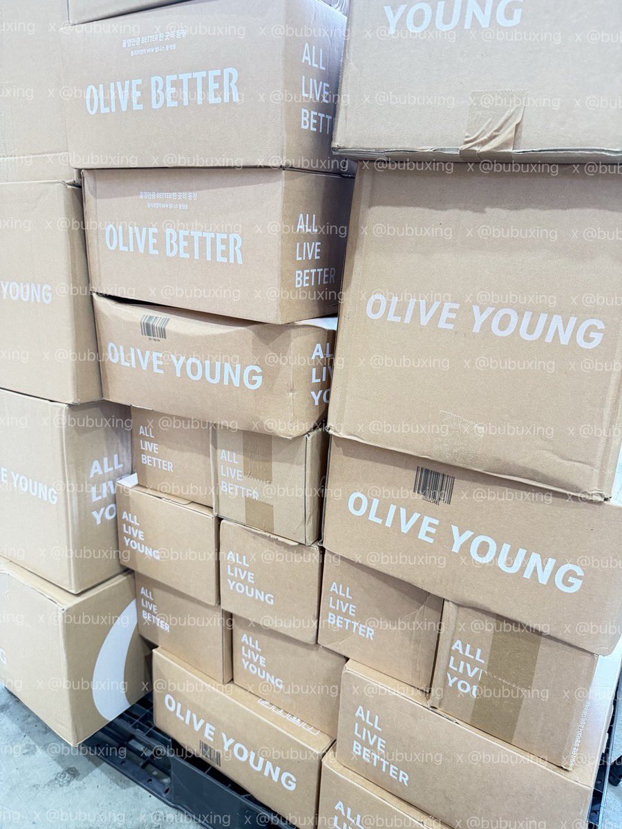 bubuxing's tweet photo. 🫒olive young sale ส่งกลับไทยรอบแรกวันพรุ่งนี้นะคะ ในภาพคือแค่ส่วนหนึ่งเท่านั้นเพราะยังซื้อของไม่หมดและอีกหลายอย่างเว็บยังไม่จัดส่ง ยาวไปยาวไปค้าบเพร่ ส่งกลับทุกวีคน้า หลังส่งรอสินค้า3-4วีคนะค้าบ👩🏻‍❤️‍💋‍👩🏼💗 #คนนอัพเดต https://t.co/BZrimdvcKC