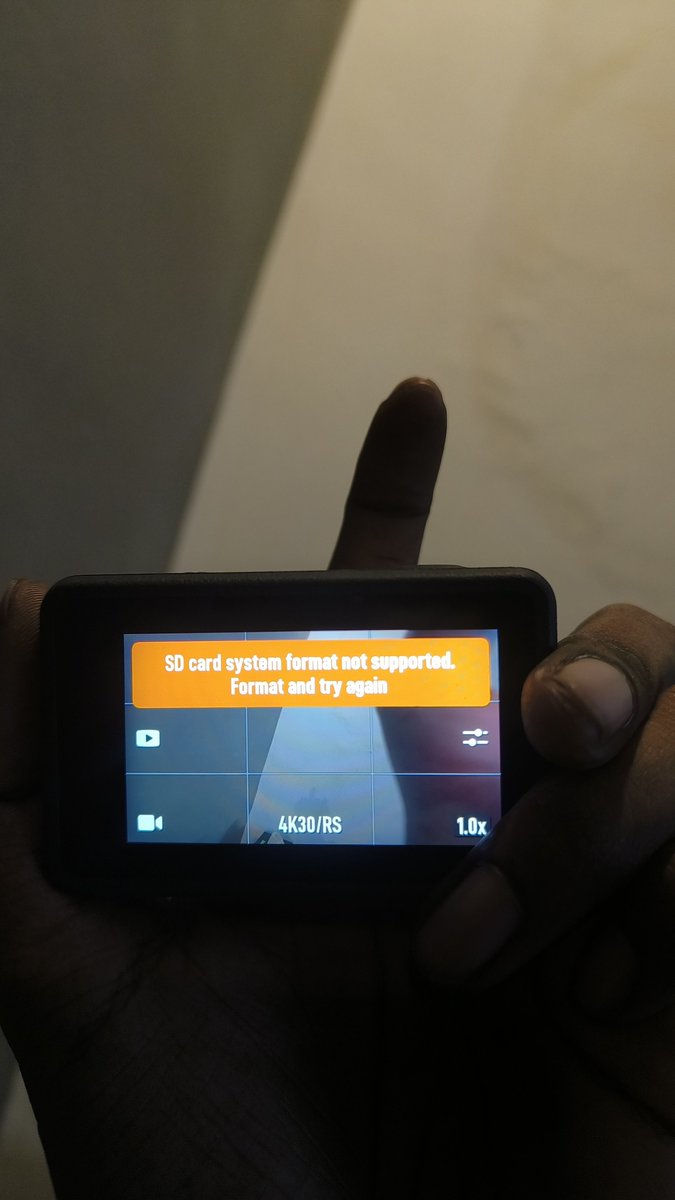 rishuX28's tweet photo. @flipkartsupport Great, just leaving this here for proof. That the product has issues. And I'm not lying. None of my action cameras can read it. https://t.co/w0f9xeEdXW