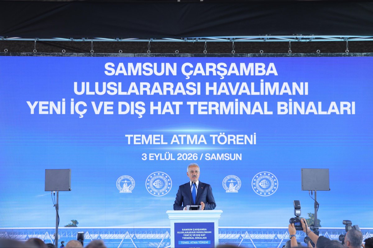 halitdoganbsk's tweet photo. Yatırımlarıyla geleceğe emin adımlarla yürüyen; hava ulaşımında daha ileriye giden Samsun! ✈️

📍 Samsun Çarşamba Uluslararası Havalimanı Yeni Terminal Binası’nın temel atma törenini, Ulaştırma ve Altyapı Bakanımız Sayın Abdulkadir Uraloğlu(@a_uraloglu)’nun teşrifleri, kıymetli milletvekillerimiz ve protokol üyelerimizin katılımlarıyla gerçekleştirdik.

🏗️ Yeni iç ve dış hatlar terminal binamızla birlikte Samsun Çarşamba Havalimanı’nın yıllık yolcu kapasitesi 2 milyondan 3 milyona yükseltilecek.

Bu önemli yatırım; Samsun’umuzun ulaşım altyapısını güçlendirecek, şehrimizin turizmine, ticaretine ve ekonomisine önemli katkılar sağlayacak.

Samsun’umuza hayırlı, uğurlu olsun. 🇹🇷
