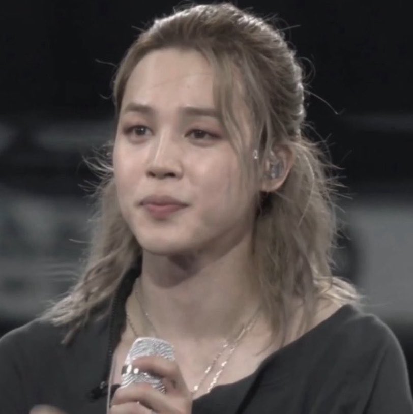 CxVanya's tweet photo. fat ass , tiny waist , plump lips , talent , babygirlism , face card , long healthy hair , clear skin , honey voice ,  supportive parents, smart asf , kind heart , sweet soul https://t.co/PLjiy1i6r9