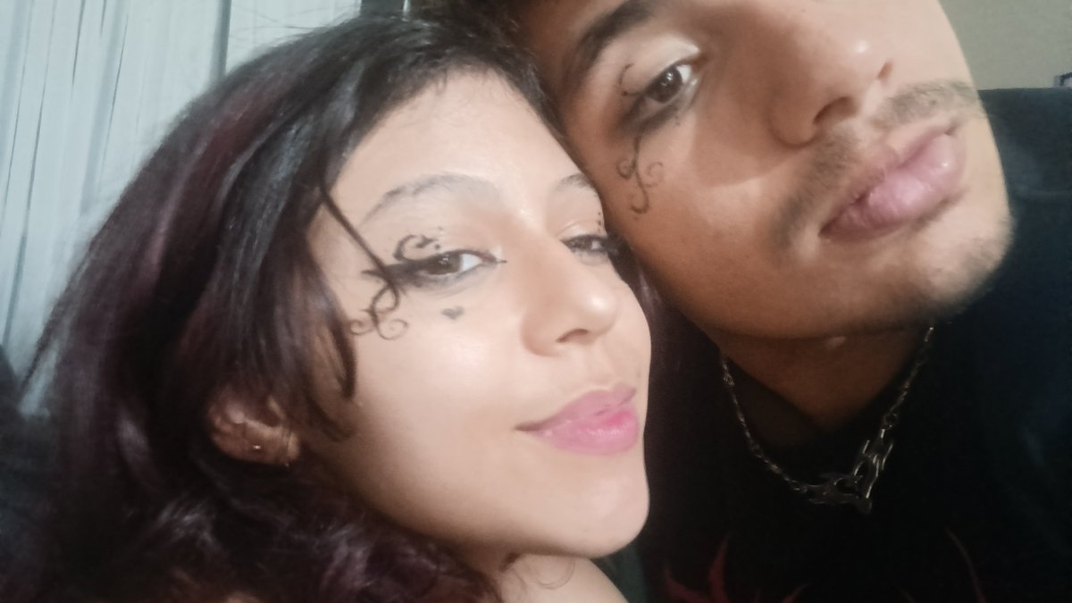 Sofisdausp's tweet photo. Somos dois bissexuais e estarmos juntos não nos faz menos bi. Feliz mês da visibilidade 💜 https://t.co/9Sss0NK6eN
