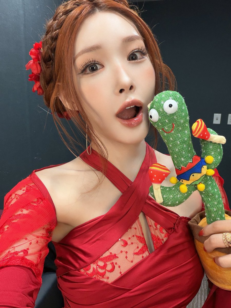 CH_CHUN9HA's tweet photo. 우리집 햄찌🐹
타코랑 선인장을 좋아해요🌵🌮

HAART 빠모스💜

#CHUNGHA #청하
#𝐌é𝐱𝐢𝐜𝐨 #Mexico
#엠카운트다운 https://t.co/EpAuXL8AxK