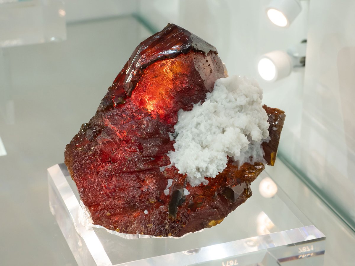 mexporg's tweet photo. Big crystal of gemmy red #Sphalerite with #Dolomite from Áliva Mine, Picos de Europa, Spain. 

#MinCup26 #MinCup #mineral #crystal #mineralogy #mineralexpert #sulfide https://t.co/7asEgCDSrR