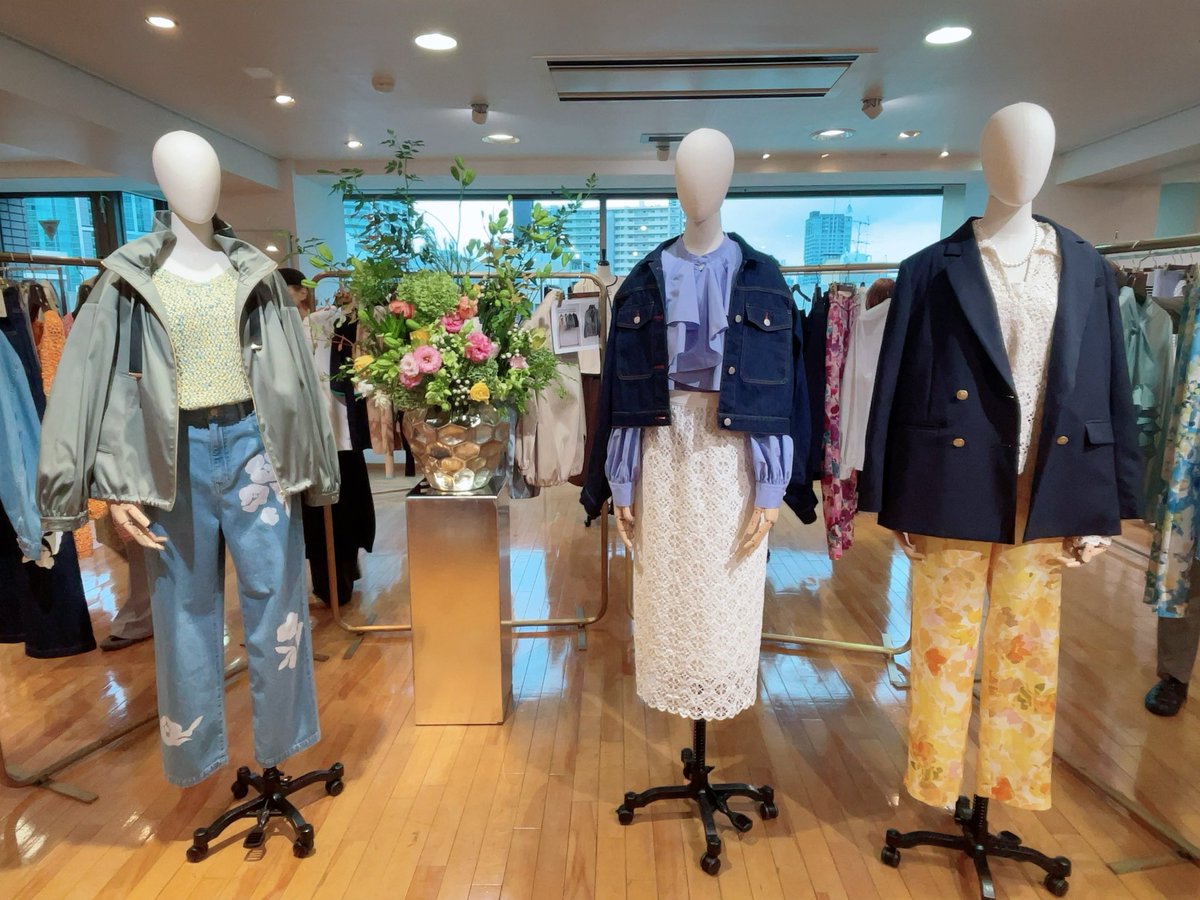 nyarinnao's tweet photo. 朝の会議後は展示会回り🚶‍♀️

冬の最終➕春物1回目☘️

#Modestyworks
#台湾のお仕事🇹🇼 https://t.co/oMGSegHVGA