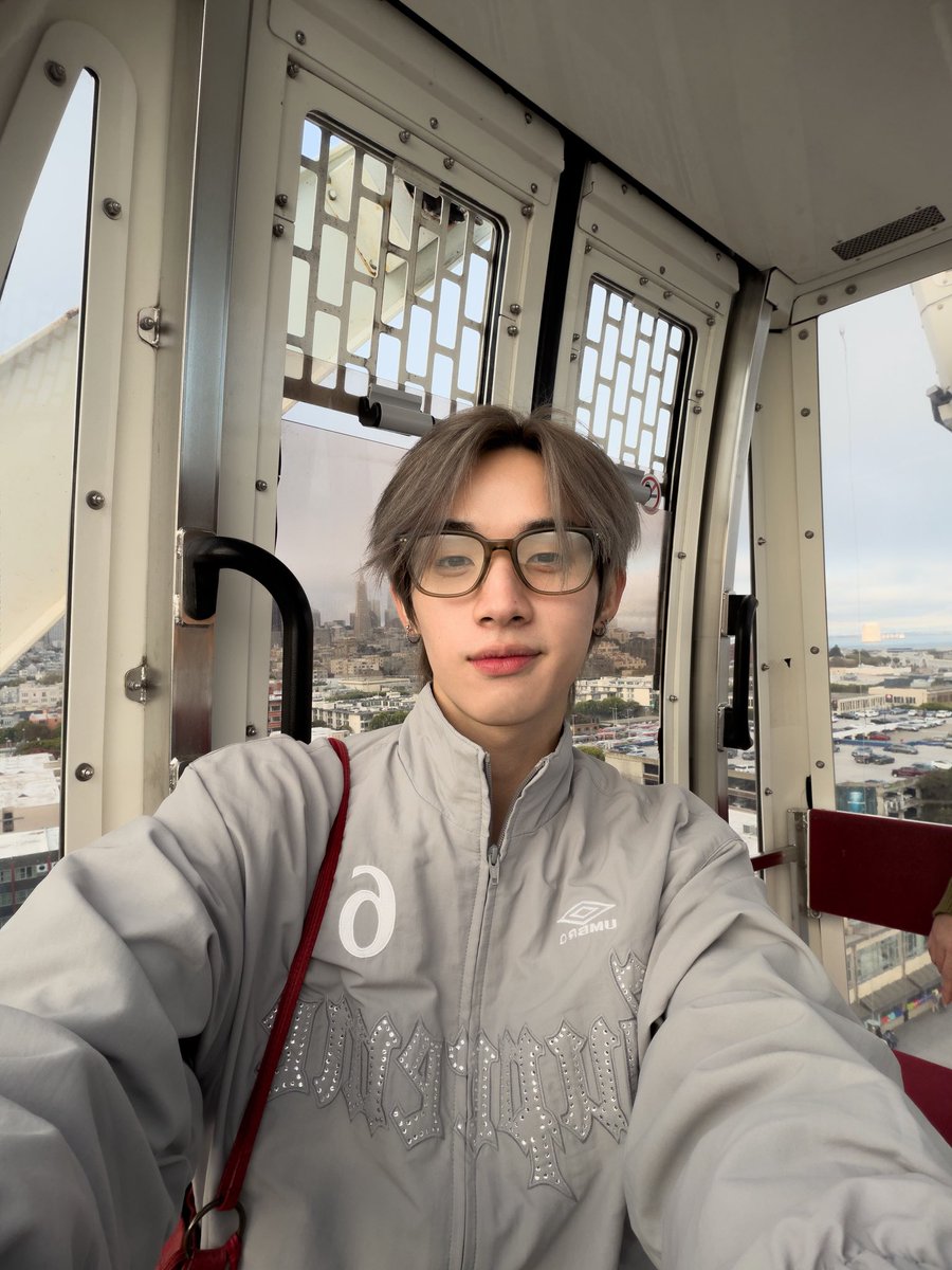 HongofficialTH's tweet photo. 🍦IG — hongshihoshi Posted
🗓 03 / 09 / 26

วันๆทำแต่เพลง อยู่คนเดียวเขียนแต่เพลงรัก ❤️‍🩹

🔗 — https://t.co/KcRWS5LIog

➖
#hongshihoshi 
#LYKN https://t.co/ItGb1jJ9os