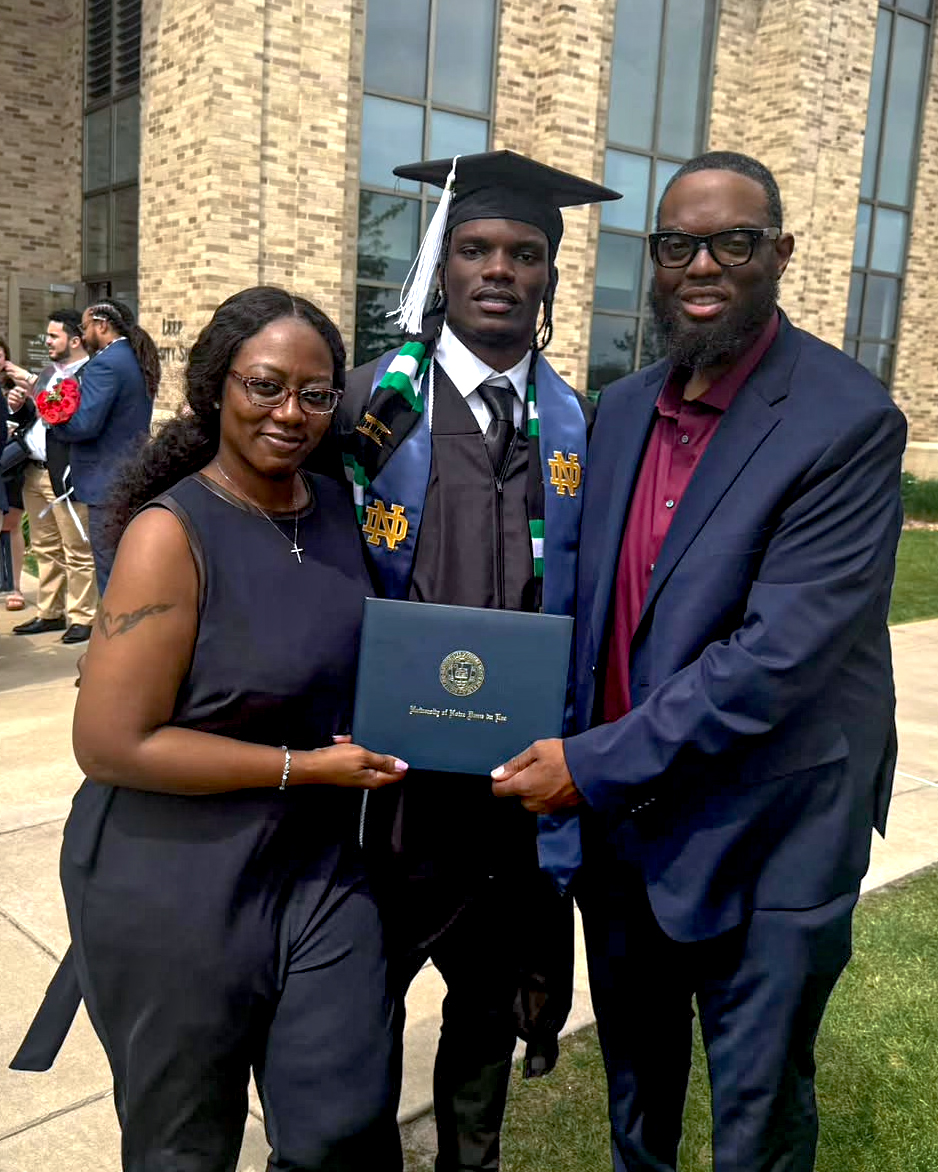 mattfreeman05_'s tweet photo. Notre Dame Captain Adon Shuler Carries His Father's Legacy

"Everybody he came in contact with, he touched them, and he was a light for people." 

https://t.co/3QC5O6cKnX https://t.co/rEgnPZo3ml