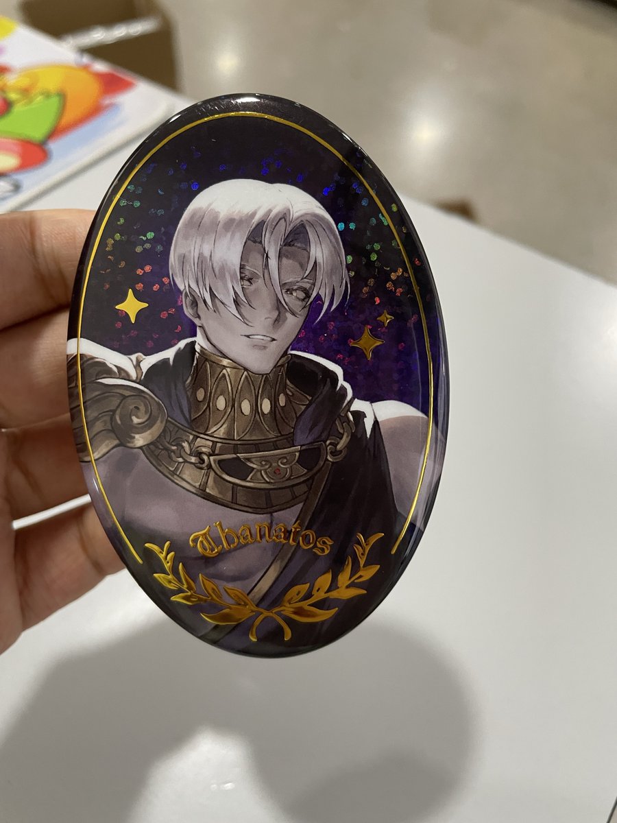 salmonviz's tweet photo. Hades oval pin sample is here! 😳😳😳 I LOVE IT IM GONNA CRY

#hades #cf23 #comifuro23 https://t.co/01YEQnlAnC