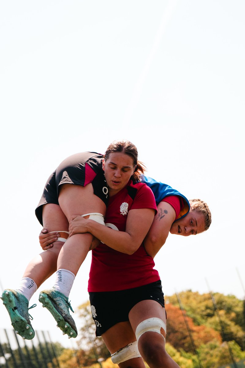 UoNSport's tweet photo. 🏉 | England's Red Roses looked seriously strong during their preseason training camp last month at the @UniofNottingham 💪

Wishing the squad the best of luck against Australia tomorrow in the WXV Global Series! 🤞

#WeAreUoN // 💚💛

 #WeartheRose 🌹| 📸 @EnglandRugby https://t.co/2yqJPWiBL5