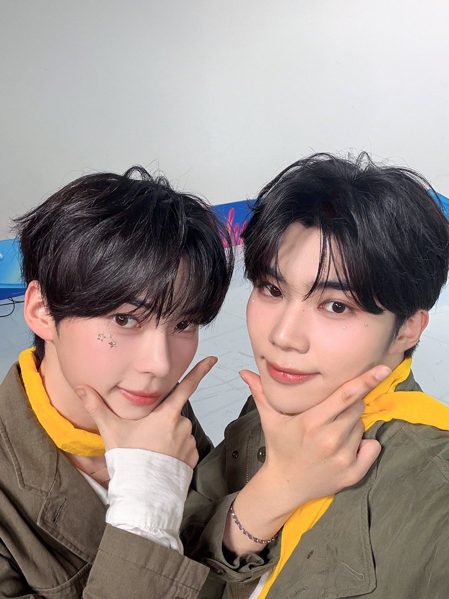 sunghanbian's tweet photo. It feels so good to be back on M COUNTDOWN as an MC after such a long time! This time, I got to join Gunwook as a special MC. It feels like just yesterday I was the one hosting, and now I’m the guest instead. Am I doing a good job? https://t.co/MTkVOxayka
