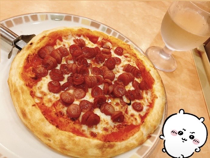 RNAhbhb's tweet photo. 今日はマックの月見食べる気満々だったのに、気分は変わりサイゼにいる
ソーセージピザうまい՞o̴̶̷̤  ̫ o̴̶̷̤՞🍕 https://t.co/yAmuh0FPbc