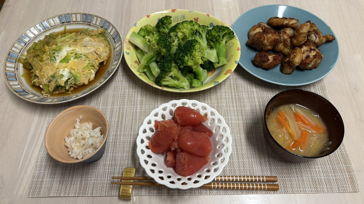 mame__pon's tweet photo. ご飯は押麦と玄米、はと麦をプラス
お肉焦げてやだった🥺
焦げとマーガリンは口に入れたくない https://t.co/XeiQ8NfMUr
