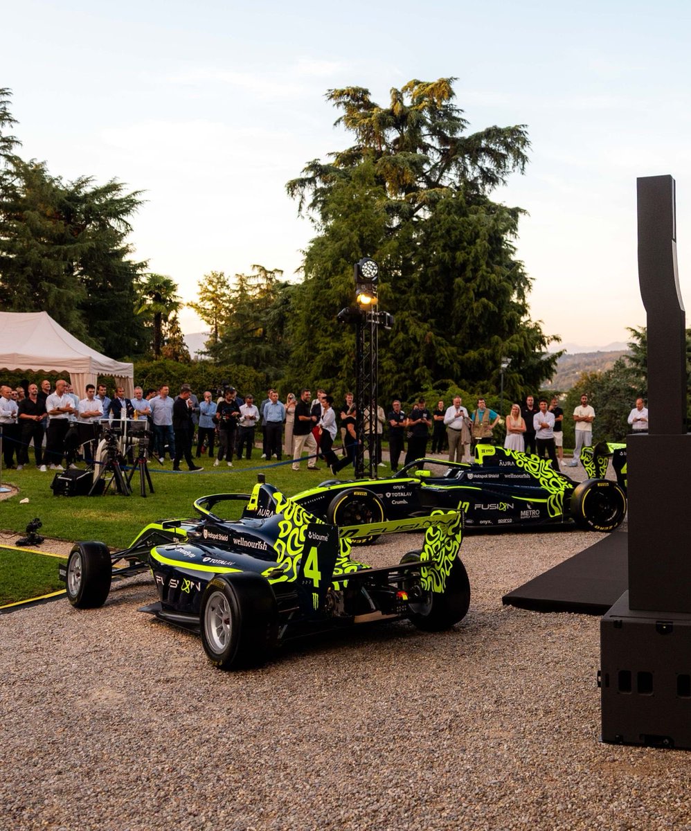 ln4fusion's tweet photo. what. an. evening! an unreal way to launch LN4 Fusion. huuuge thanks to everyone who tuned in and turned up 💚 https://t.co/h7kCy1NipT