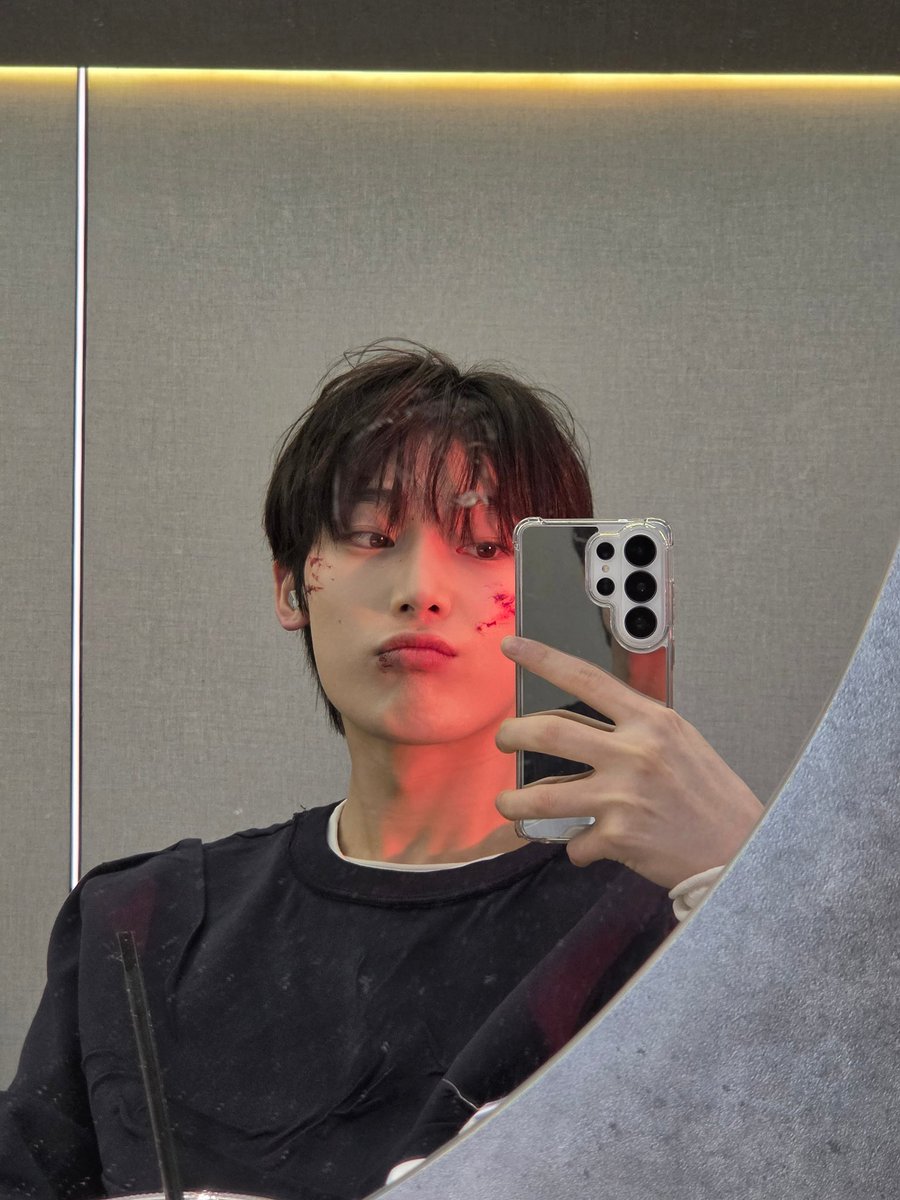 lovingsunsun's tweet photo. 260903 Weverse post #SUNOO 

🦊 thank you so much once again for the 1st place 😭 
i didn’t forget your gift so i brought it for you https://t.co/vtRMLbnjBx