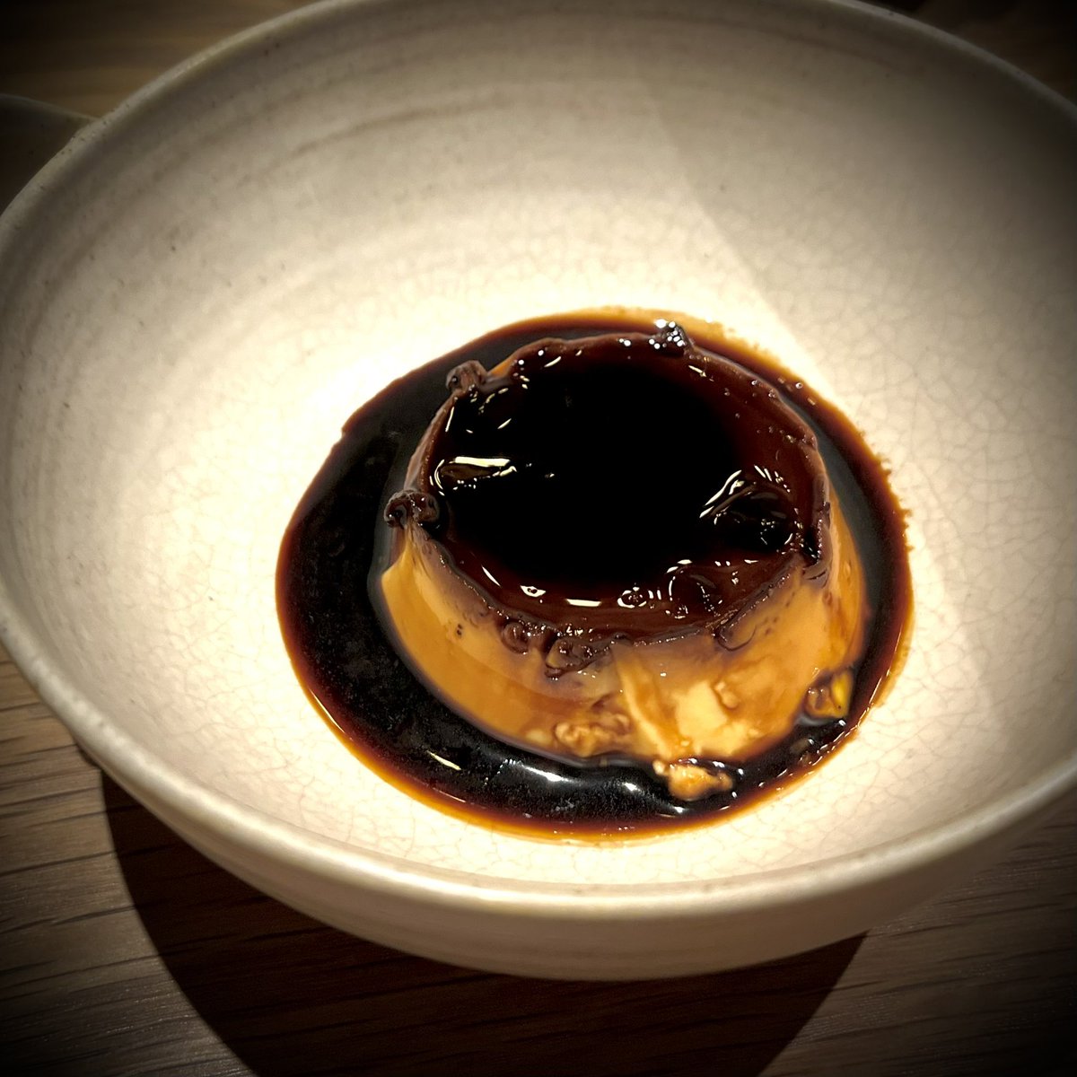 ayucow's tweet photo. ◾️Postre
スパイスアイスクリーム／サングリア
プリン

巨峰コンポートとサングリアのソースを敷いた、スパイス効かせなアイスクリーム。
スターアニス、クローブ、黒胡椒など。
カルパシのジェラートを彷彿とさせます。

二つ目は定番プリン。
ビターなカラメル、プリンはこうでなくちゃ！

#eman https://t.co/VfIhqJG1RK