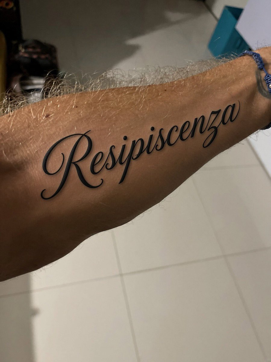 StefanoPinetti's tweet photo. Se  mai commetteste un crimine basterà mostrare il vostro tattoo al giudice e sarete liberi di tornare a casa.
Seguitemi per altri consigli legali. https://t.co/aZrET73Fdw