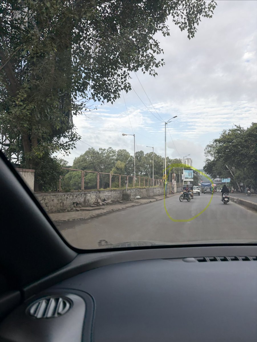 Jai_sri's tweet photo. Why is this happening in Pune?   First one near Golibar maidan and the second bishop school camp junction near Indian oil petrol pump.@PuneCityTraffic https://t.co/QInOYVexDv