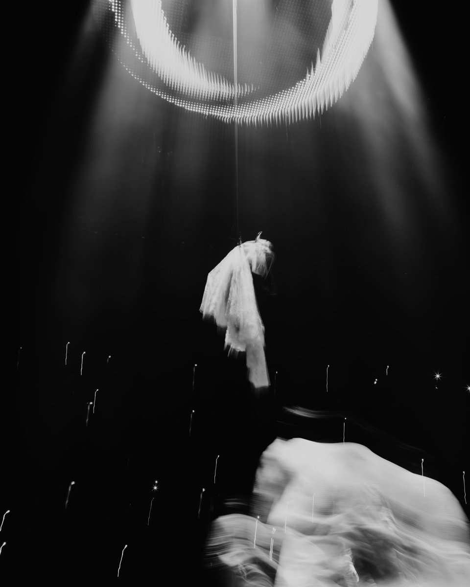 ArianaEveryting's tweet photo. london, uk night 1, 2, 3, 4, 5, 6, 7, 8, 9 &amp; 10 ♡

📸 katiatemkin &amp; juliandakdouk https://t.co/C6UaerihI9
