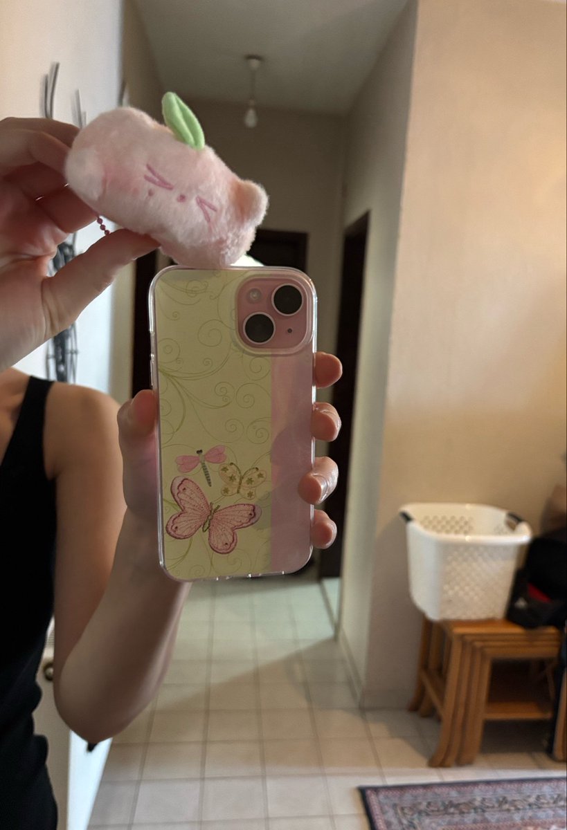jhyvrs's tweet photo. Fark etmeden peach doll gibi kılıf almışım 😜 https://t.co/aIw54ylWRp