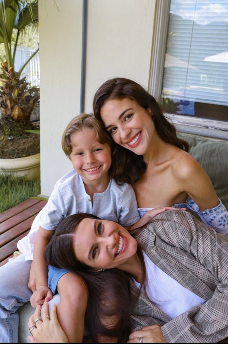 Rosilen09186850's tweet photo. Quinta-feira dia da nossa linda família Campos Albuquerque 😍❤️❤️ https://t.co/NNRggzm43G