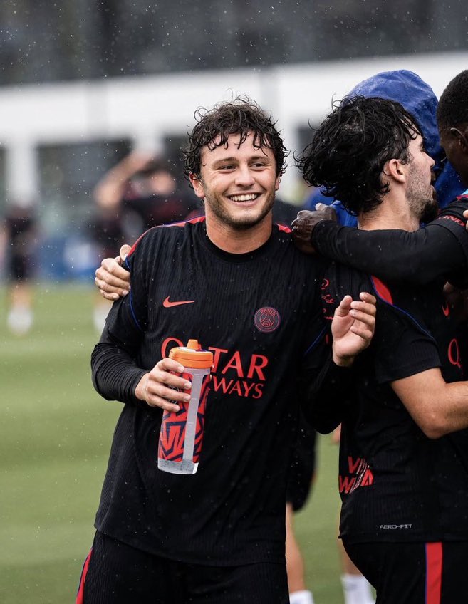 MegaPSG_'s tweet photo. 🔴🔵 Luis Enrique sur Neves :

« S’il n’a pas de problème dans la nuit, il sera titulaire demain. Pour son 100e match. »

C’est une personne incroyable. » https://t.co/hBU13qQRfo