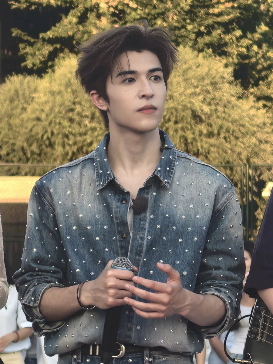 maebakhla's tweet photo. “ได้แฟนเซอร์วิสระยะใกล้จากหนุ่มหล่อบ้านอื่นมาด้วย
หล่อมากเลยนะ หน้าก็เล็กมากด้วย มีผู้ชายคนนึงที่อยู่แถวด้านหลังพูดว่า ‘คนไทยขาวขนาดนี้เลยเหรอ’ ขำจะตาย”
https://t.co/7wacibXHyR

@patrick_pppat #แพทริค #แพทริคณัฐวรรธ์ #YinHaoyu #PatrickFinkler #Patrick尹浩宇 https://t.co/z7VelmT2WI