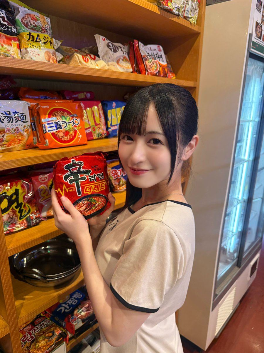 nagisa_hzme's tweet photo. 一緒に食べるーー？ https://t.co/SxGbLMt36m