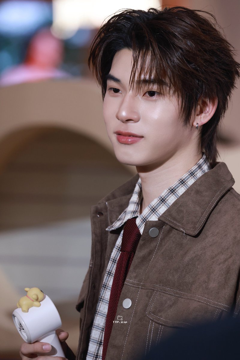 TTP_zip's tweet photo. 𖤐ˊ˗ 260903

หล่อโครตๆ

#twnpich 
TEETEEPOR DISNEY EXPO 
#DTXxตี๋ตี๋ป๋อ https://t.co/f5gSnBD0pc