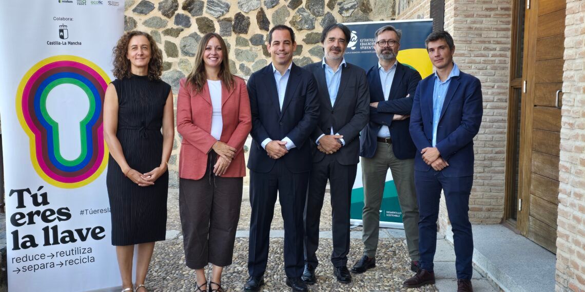 CLMpressDigital's tweet photo. El programa ‘Tú eres la llave’ alcanza a más de 97.000 personas en Castilla-La Mancha y estrena una nueva https://t.co/cGAECG6Syo #programa #Tú #eres #llave #alcanza #más #personas #CastillaLaMancha #estrena #una #nueva #fase #para #impulsar #economía #circular #región https://t.co/kN906eaXNP