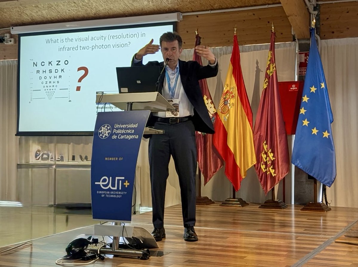 pablo_artal's tweet photo. Lecturing today at the @VPOptics meeting in Cartagena!

Explaining our work @Lo_um @UMU on 2-photon vision with infrared!

An amazing new approach to "hack" the visual system. 
Seeing with invisible light! 👁️🤪 https://t.co/DM2uKIwobd