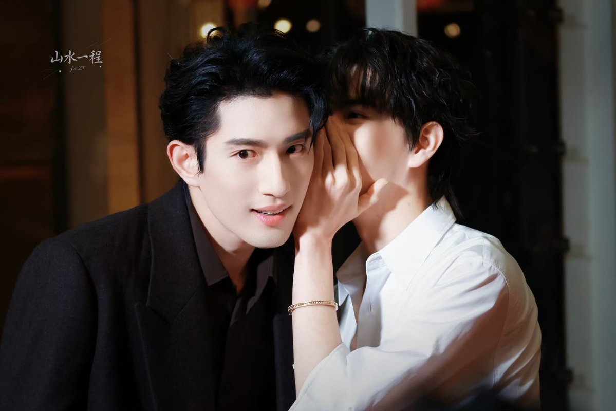 hannawithanh_'s tweet photo. MY FKCING PARENTS 😭😭😭😭

#政瞳 #aylio https://t.co/Ui9sOJ1DdH