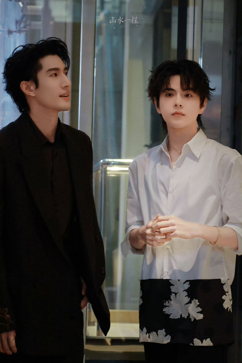 hannawithanh_'s tweet photo. MY FKCING PARENTS 😭😭😭😭

#政瞳 #aylio https://t.co/Ui9sOJ1DdH