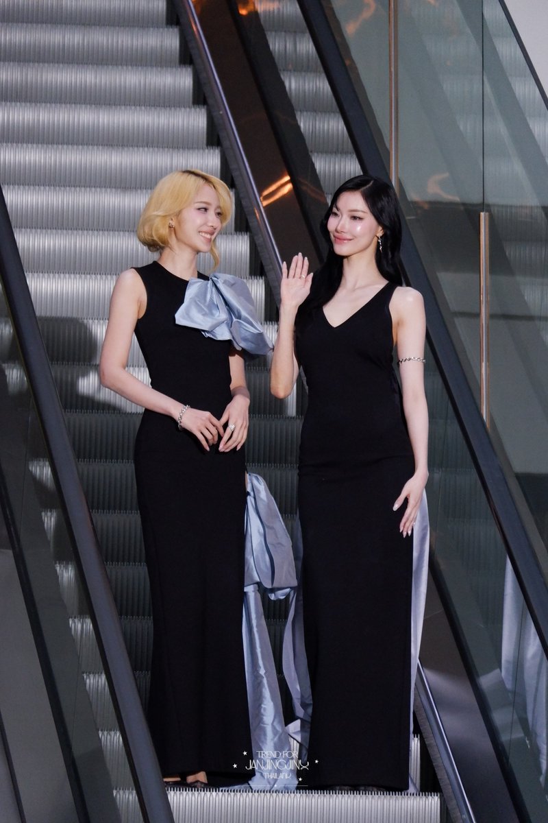 JanJingjingTDTH's tweet photo. เขาว่าสายตามันหลอกกันไม่ได้~ 😆

YRIETY X JANJINGJING
#JanJingjingxYEntAwards26 https://t.co/hMRkdwdc6h