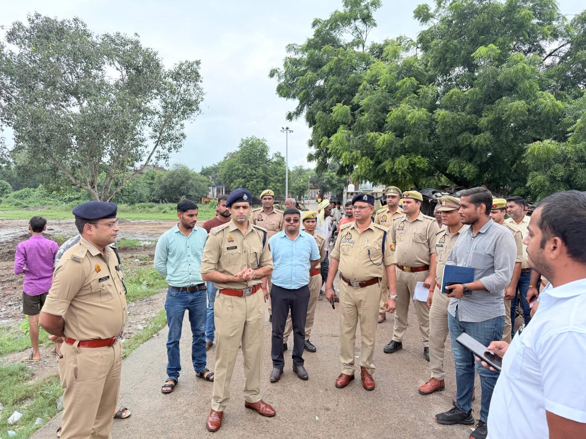 Knewsindia's tweet photo. #हमीरपुर

♦️तीजा मेले को लेकर पुलिस प्रशासन अलर्ट

♦️एसपी मृगांक शेखर पाठक ने मेला स्थल और नागनाथन तालाब का किया निरीक्षण

♦️निरीक्षण के दौरान सुरक्षा, यातायात, पार्किंग और भीड़ नियंत्रण की तैयारियों को परखा

♦️महिलाओं और बच्चों की विशेष सुरक्षा के लिए पुलिस को दिए आवश्यक दिशा निर्देश

♦️मेला स्थल पर बैरिकेडिंग और सीसीटीवी से निगरानी बढ़ाने के दिए निर्देश

♦️यातायात व्यवस्था सुचारु रखने के लिए पार्किंग और डायवर्जन को लेकर दिए निर्देश

♦️शांति और सौहार्दपूर्ण माहौल में तीजा मेला संपन्न कराने को पुलिस पूरी तरह मुस्तैद

@hamirpurpolice
