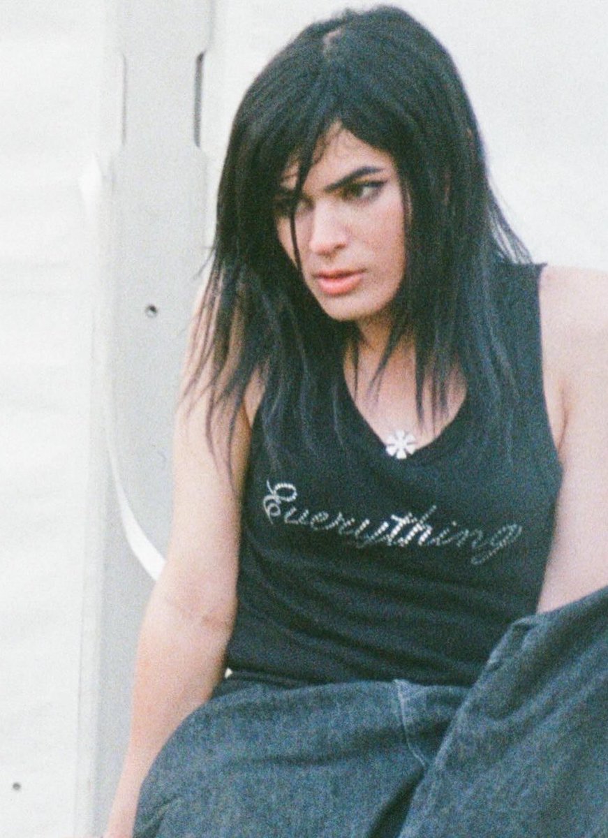 ioU4ya's tweet photo. april in that everything tank top makes me dizzy https://t.co/Z0sEhN5IUf