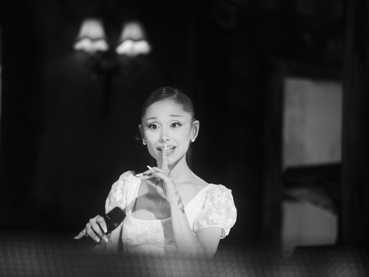ArianaToday's tweet photo. 🧸 https://t.co/dRZif8RwMP