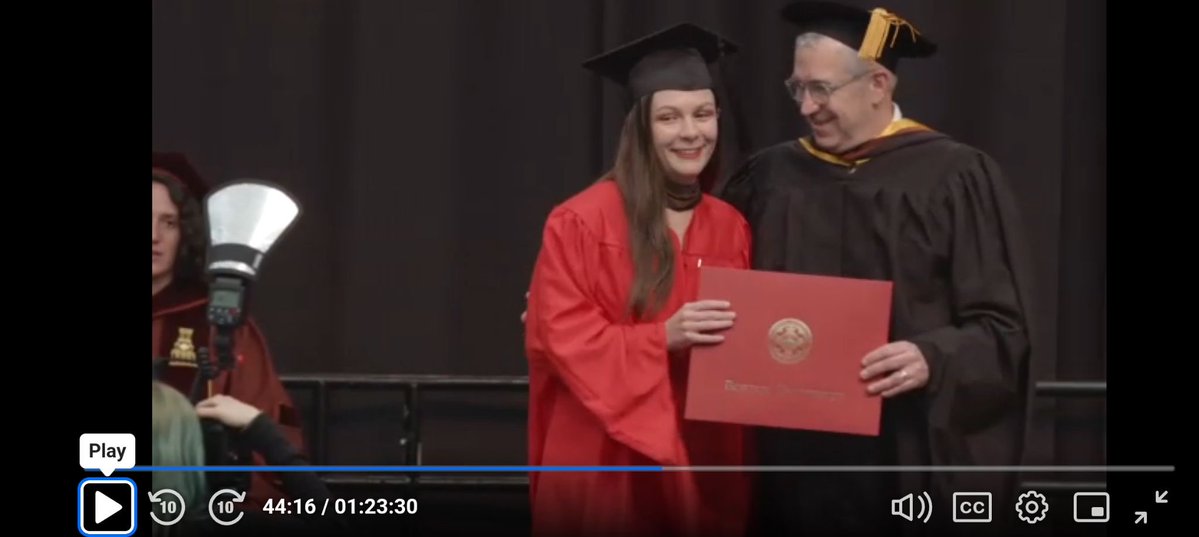 VijayGajeraO's tweet photo. Your friend Emily has also received her degree!

Where is your degree, Baune @abhijeet_dipke https://t.co/aBvNjtC1FM