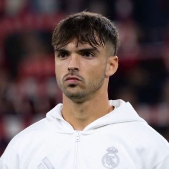 HereWeGoFabb's tweet photo. 🚨⚠️ José Mourinho: “I am NOT happy with Raúl Asencio”.

“He is a great professional, no one trained like him. But a Real Madrid player is ALWAYS a Real Madrid player. Even off the pitch”.

“What you do outside, HURTS the image of the club. What I’m saying is I am NOT happy”. https://t.co/SJ0YxrC1I5