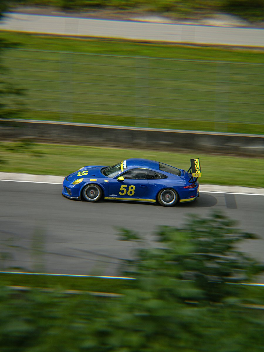 MadeleneBiuktz's tweet photo. Part 2 of my vintage track photos. @retros. garage https://t.co/xGpZjpJMol