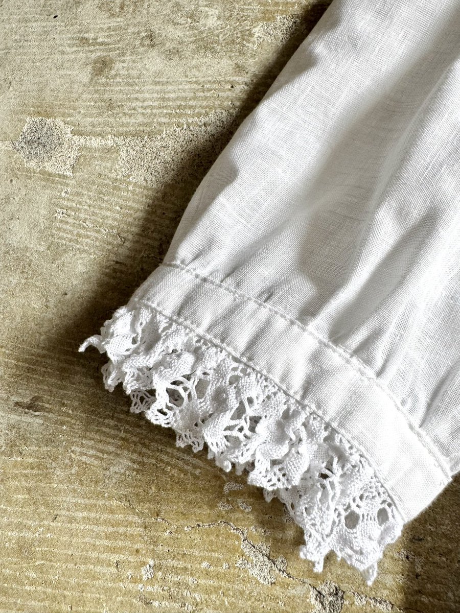 lightcave_alice's tweet photo. WEB SHOP New  arrival！

デザイン ホワイトブラウス レース USED | LIGHT CAVE ATTIC OF ALICE https://t.co/U8qlXM3YGZ https://t.co/SlYMYX6ZFj