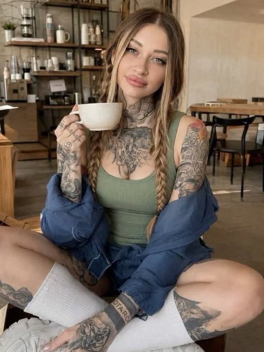 Arisha2ru's tweet photo. Be brutally honest: Do tattoos make a girl look hotter or ruin her beauty? https://t.co/tuiukPtdf5