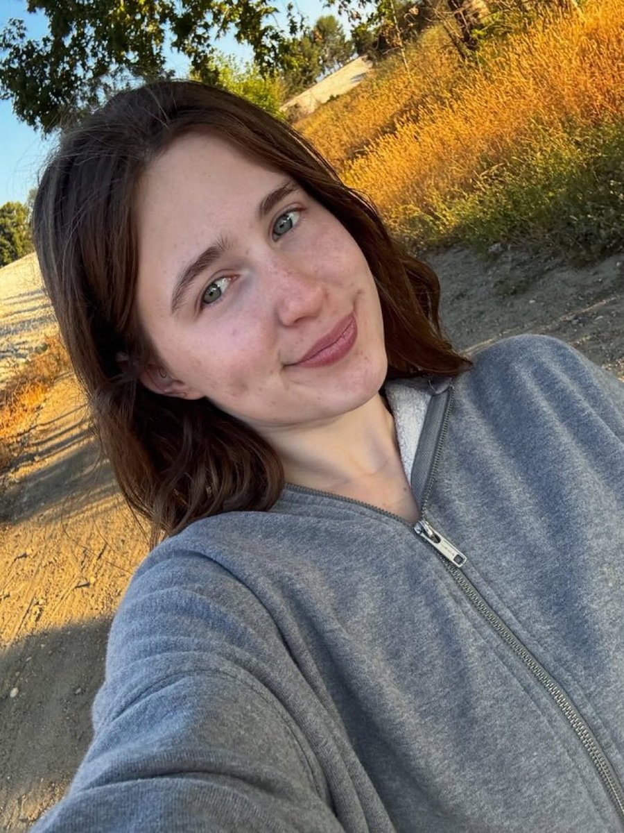 Arisha2ru's tweet photo. Do you think I'm pretty even without makeup? https://t.co/jbKdbKm8DS