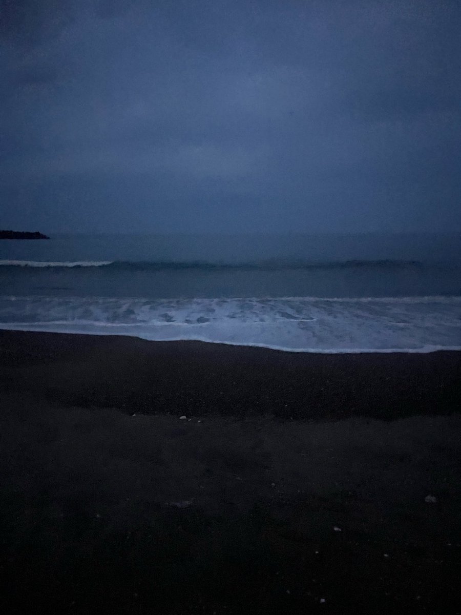 2x0hp's tweet photo. 夜の海はとても綺麗だね https://t.co/7r0lzCYe4l