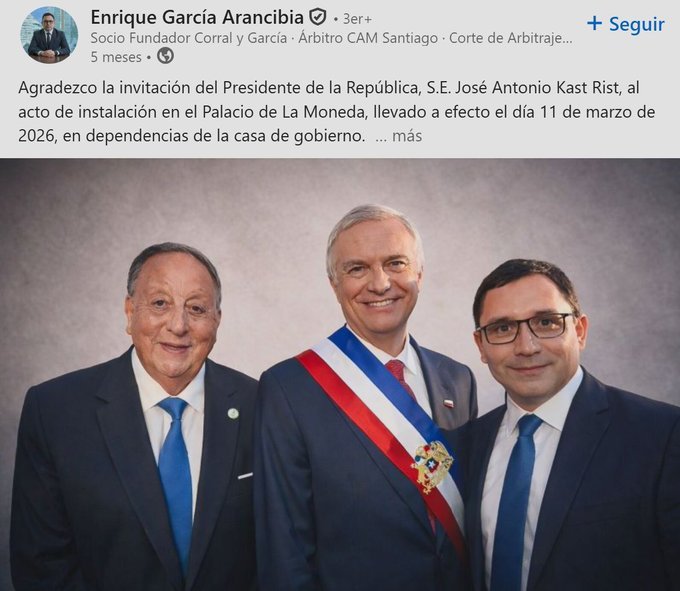 RobertoMerken's tweet photo. 🔴 CERIMEDO: APARECE DOCUMENTADO SU SOCIO CHILENO Y SU VÍNCULO RECIENTE CON LA MONEDA

Una investigación de @exantecl/@T13 pone nombre a una pieza clave de Numen en Chile: el abogado Enrique García Arancibia.

García constituyó Numen SpA en 2020 y posteriormente declaró oficialmente ser dueño del 50% de la empresa. El propio Fernando Cerimedo lo había identificado como su socio y aseguró que viajaba a Chile cada 15 o 20 días.

Pero hay más: García integró el Comité Técnico de Admisibilidad del proceso constitucional y, el 11 de marzo de 2026, publicó una fotografía junto al Presidente Kast en La Moneda.

Además, aparecen registros de documentación electrónica de Numen SpA durante 2026, pese a que García había señalado que la empresa ya no operaba en Chile.

Ahora falta conocer lo fundamental: ¿quiénes fueron los clientes de Numen en Chile, qué servicios contrataron y cuánto dinero pagaron?

García está mencionado en la denuncia presentada ante Fiscalía por el diputado Juan Santana. Nada de estos antecedentes prueba que Kast haya contratado a Numen o financiado bots.

Pero la pregunta por los clientes y la plata está completamente abierta.

Hay que seguir los contactos. Y seguir la plata.

Fuente:

https://t.co/xabyWqcvIT