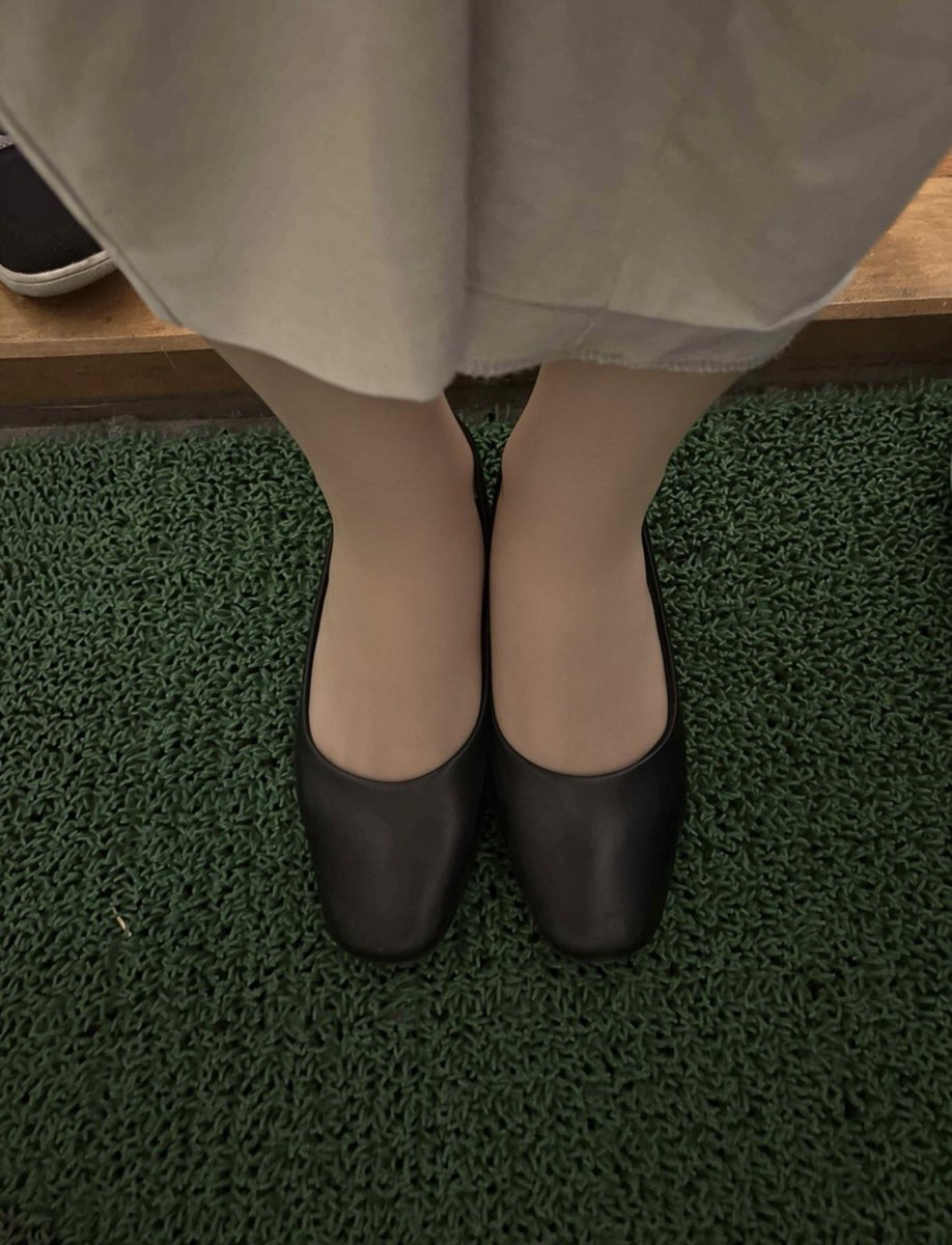 kaedechanol's tweet photo. 靴履きバージョンも撮ってみました❤️
#ストッキング
#パンスト https://t.co/WZriw971EF