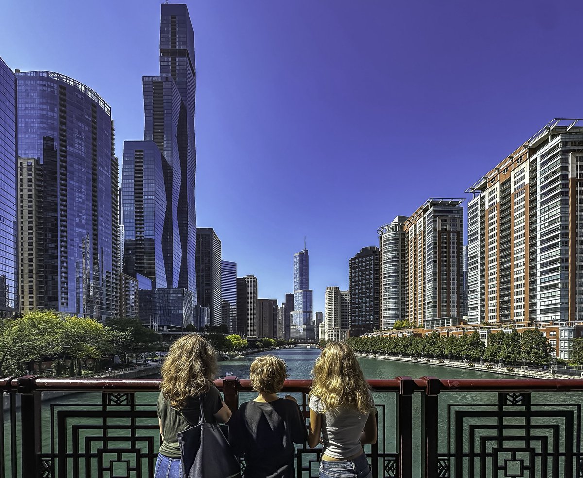 bobphotographer's tweet photo. My daughter’s next stop: https://t.co/V6vMRCG1ET #Chicago #USA #Illinois #city #metropolis #skyline #river #view #family #wife #daughter #son #college #nextstop #blue #sky #GettyImages #travelpics #travelphotos #student #buildings #Skyscrapers #journey #heartland #future #science https://t.co/EOBiGDt4Ht