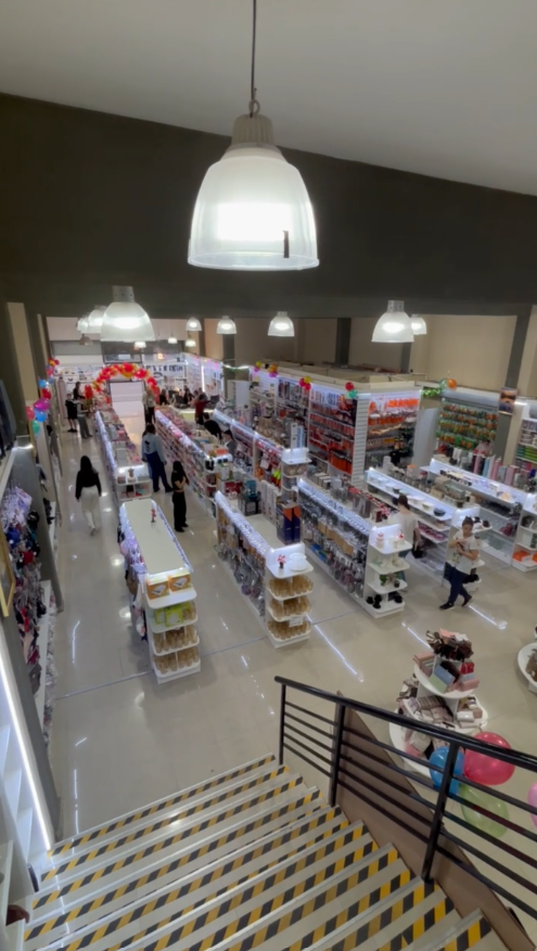 PreciosRosario2's tweet photo. 📅 Sábado a las 9:00hs inaugura un nuevo bazar chino
📍 Esta vez en Echesortu, Mendoza 3560

🎁 Los primeros 100 clientes, se llevan regalos

Algunos precios durante la inauguración
💰 $4.000 relojes
💰 $5.000 perfumes alternativos
💰 $16.000 perfumes árabes

#FotoTestigo https://t.co/TK2L1u1Yrl