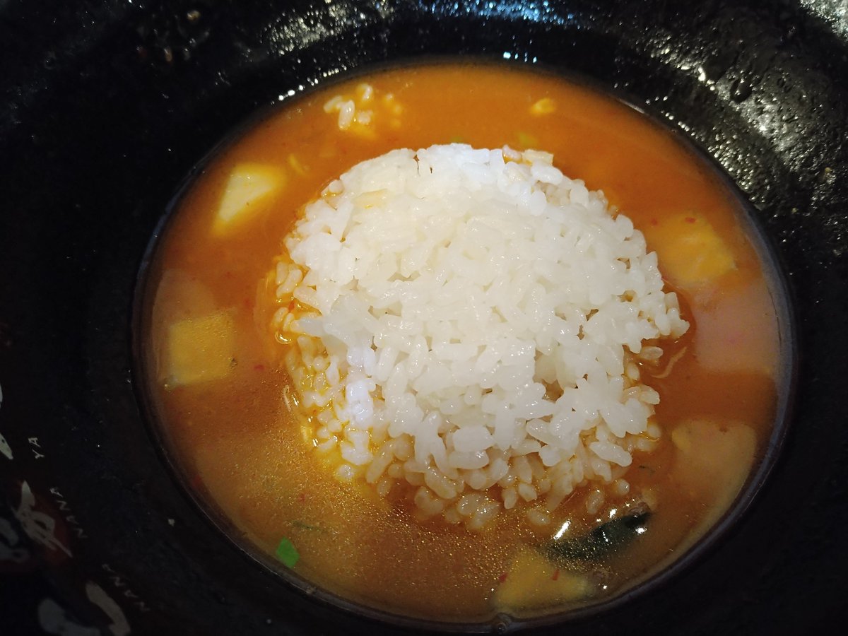 senzoku4choume's tweet photo. 鶴間「七七家」辛味噌らーめん、半ライス♪

ちょっと涼しかったので、久しぶりの辛味噌らーめん♪

クソうまい!!

丸山製麺うまし!!

最後はライムドボンで最高!! https://t.co/9ZH5JHC12I