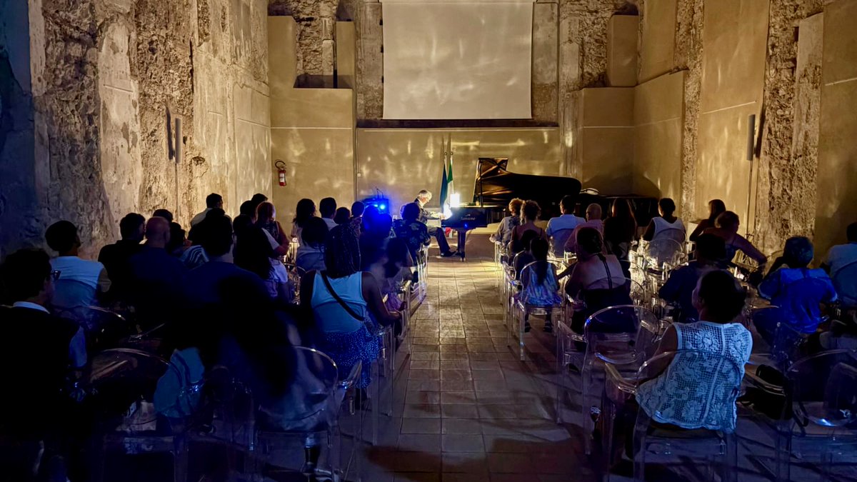 metisnews2's tweet photo. 🎶 Tropea destagionalizza con la grande musica classica e d’autore. #TropeaMusica #ArmonieDellaMagnaGrecia #Destagionalizzazione #TurismoEsperienziale #Cultura #Concerti #MusicaClassica #AuditoriumSantaChiara #Eventi #Esperienze ↓ https://t.co/m3FaZPcx5q https://t.co/bu4DPmf5Fk